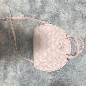 I am selling juicy couture bag! it’s bright pink and barely used